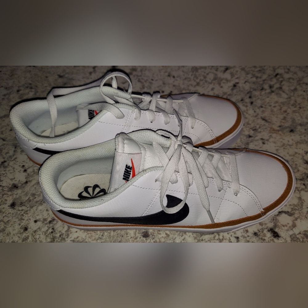 Nike Court Legacy